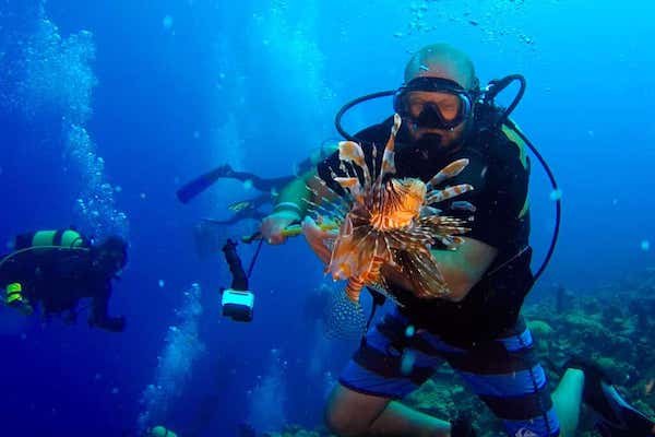 Jay-lionfish-cuba