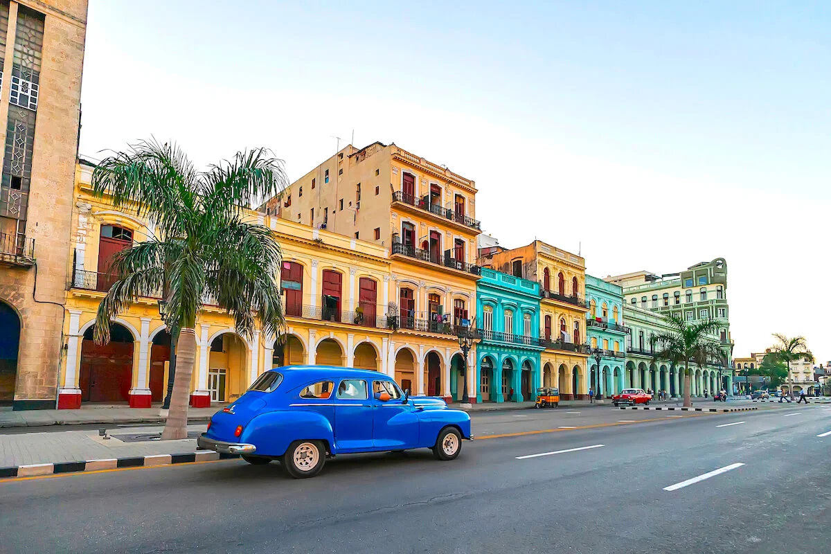 Calle principal paseo marti habana vieja キューバ