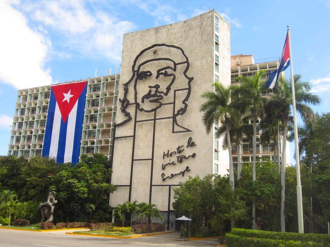 plaza revolucion che guevara cuba